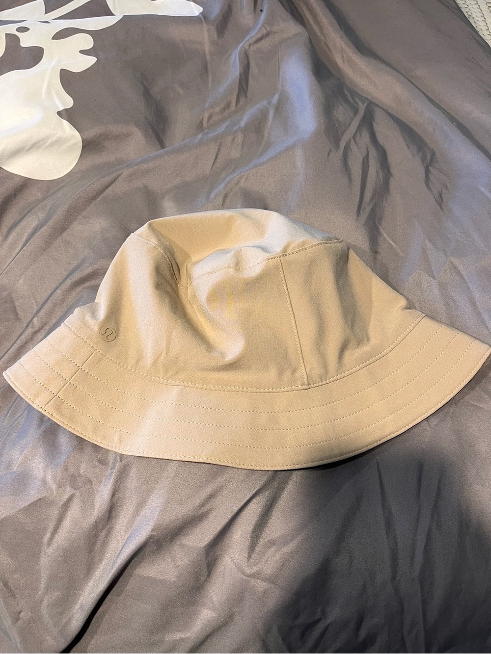lululemon athletica Women’s Light Beige Bucket Hat - Reversible!